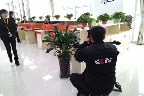 《CCTV牛商論道》走進金裕制罐網(wǎng)絡運營中心